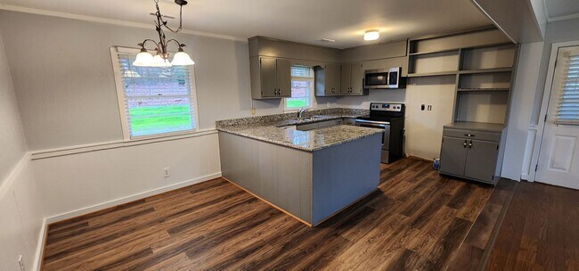 Foto del edificio - Great private home convenient to I40, Airport and Farmers Market