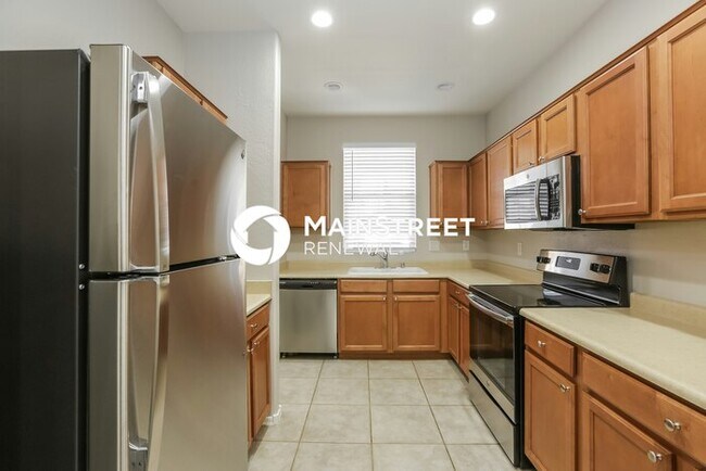 Building Photo - 3 Bedroom Pet-Friendly Home in Phoenix, AZ with Main Street Renewal