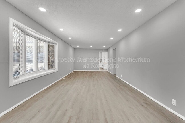 Building Photo - 3204 N Wildan Ave