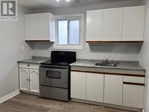 Building Photo - 10 King St E