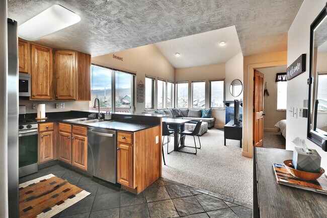 Building Photo - 6749 N 2200 W