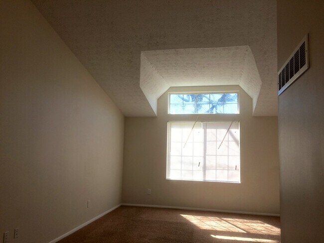 Foto del edificio - 2063 Raintree Pl