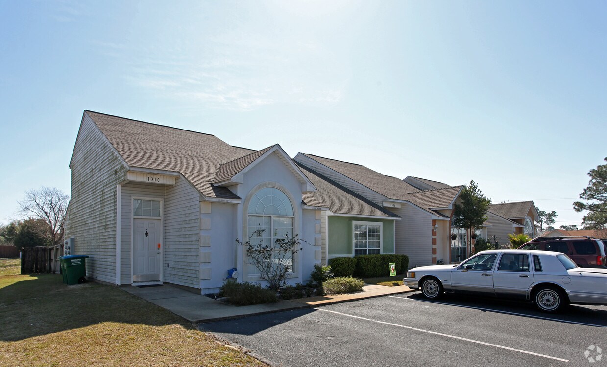13021310 Redwood Ln, Gulf Breeze, FL 32563 Apartments in Gulf Breeze