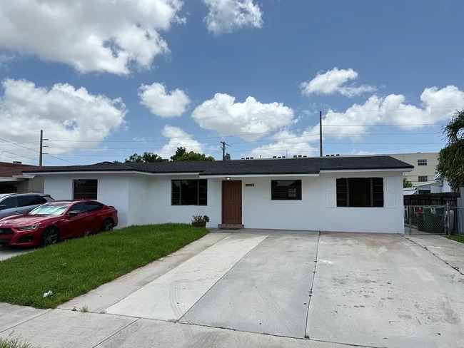 Building Photo - 1310 W 30th St