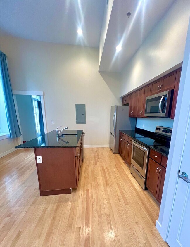 Building Photo - Putnam Block Hotel - One Bedroom Apartment...