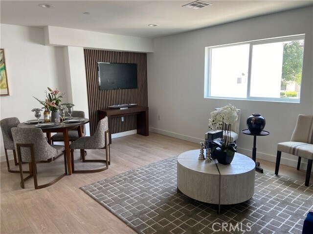 Foto del edificio - 7308 Independence Ave