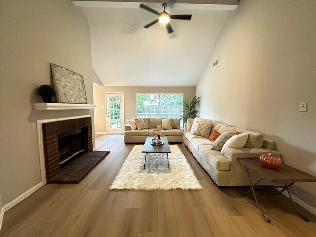 Building Photo - 16419 Maple Downs Ln