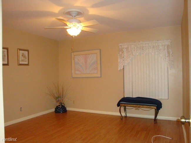 Building Photo - 706 Sunny Pine Way