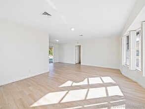 Building Photo - 4110 NE 24th Ave