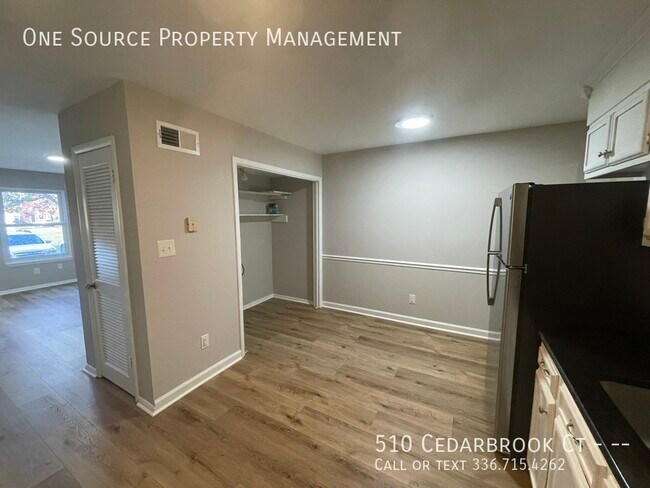 Foto del edificio - 510 Cedarbrook Ct