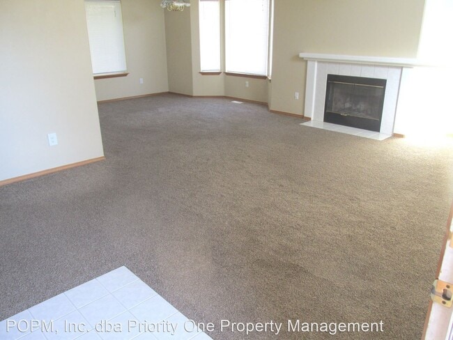 Building Photo - 3 br, 2.5 bath House - 546  SE Beavercreek...
