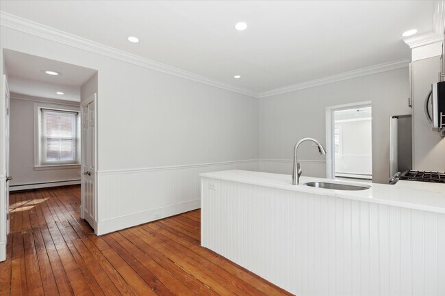 Foto del edificio - 75 W Ashland St