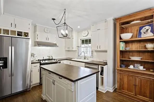 Building Photo - 707 Burke Rd NE