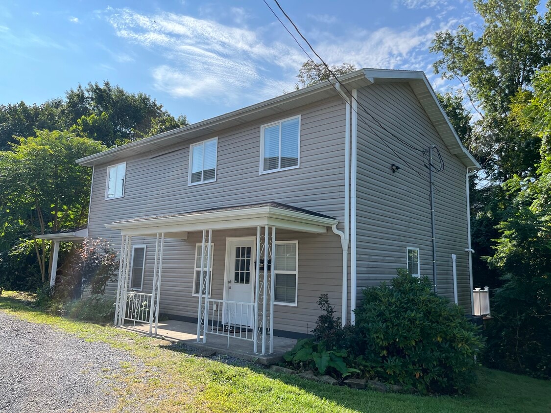 Street view - 1381 Randall St