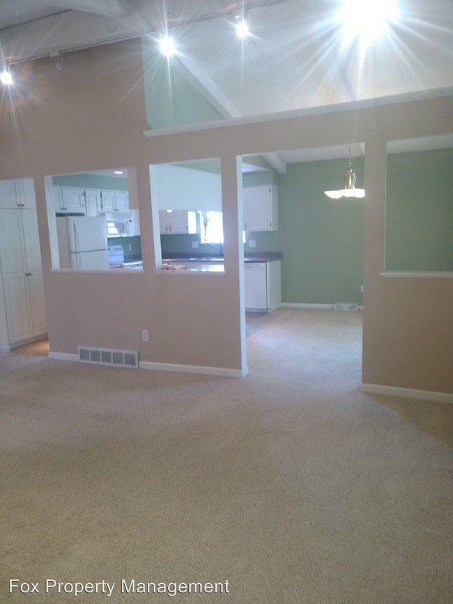 Building Photo - 4 br, 2 bath House - 23 University Circle