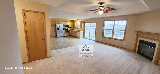 Kitchen & Dining Area - 2976 E Morris St