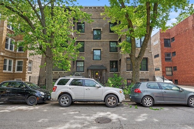 Building Photo - 857 W Ainslie St