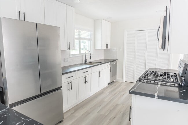 Foto del edificio - 609 Oak Harbor Dr