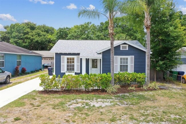 Building Photo - 308 N Gomez Ave
