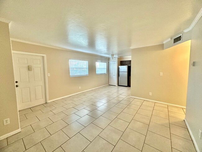 Building Photo - 1st Floor Apartment with Pool, Tennis Court & More in North Fort Myers