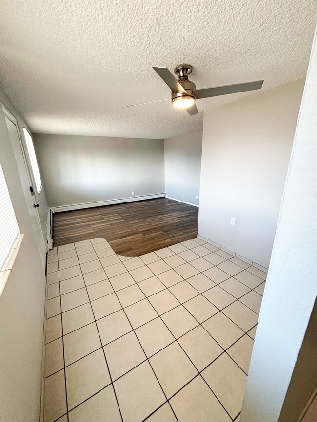 Building Photo - 1806 E La Salle St