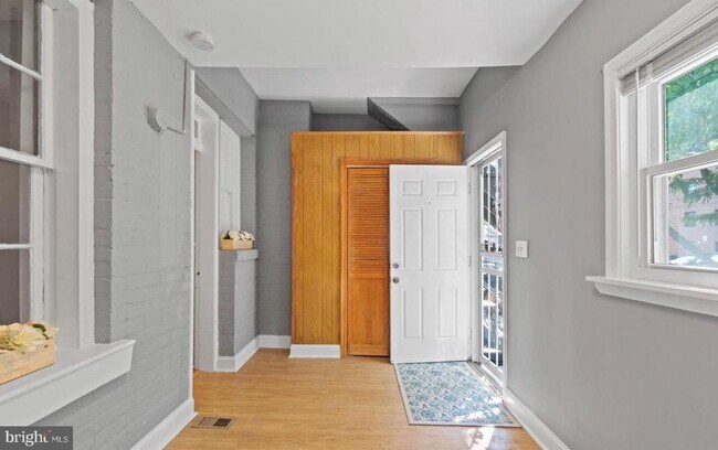 Foto del edificio - 217 Adams St NE