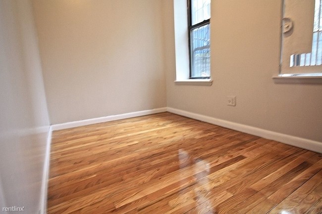 Building Photo - 74 W 108th St