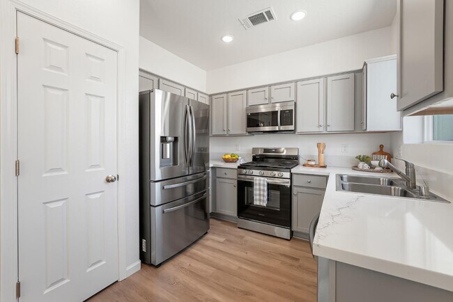 Building Photo - 2325 Wagon Wheel Ave