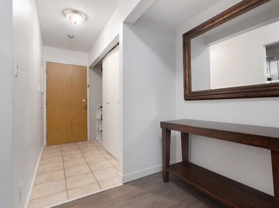 Photo du bâtiment - 975 13th Av W