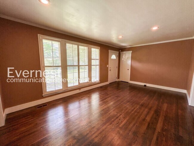 Foto del edificio - 4908 Briarwood Dr