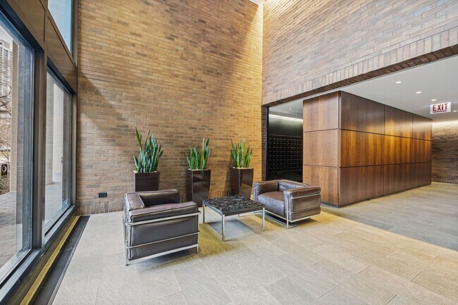 Foto del edificio - 2650 N Lakeview Ave