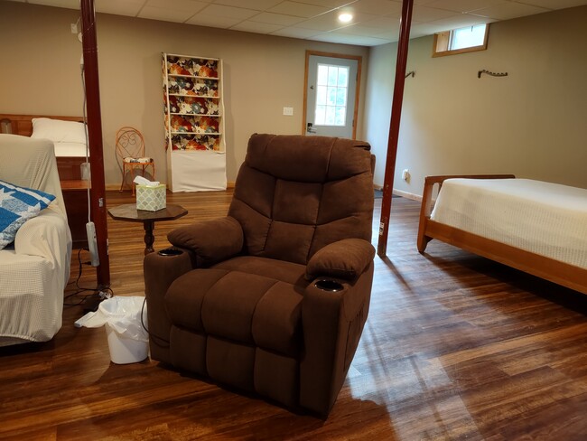 Private entrance - 1249 Feak Hollow Rd