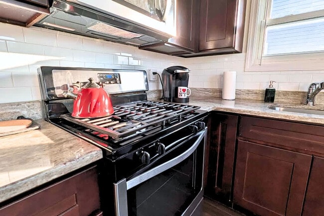 Building Photo - 108 Gotthart St