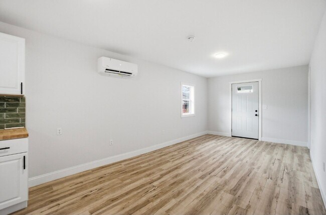 Foto del edificio - Spacious inside and out! Freshly painted!  3-Bedroom Rental Home – Comfort & Convenience!