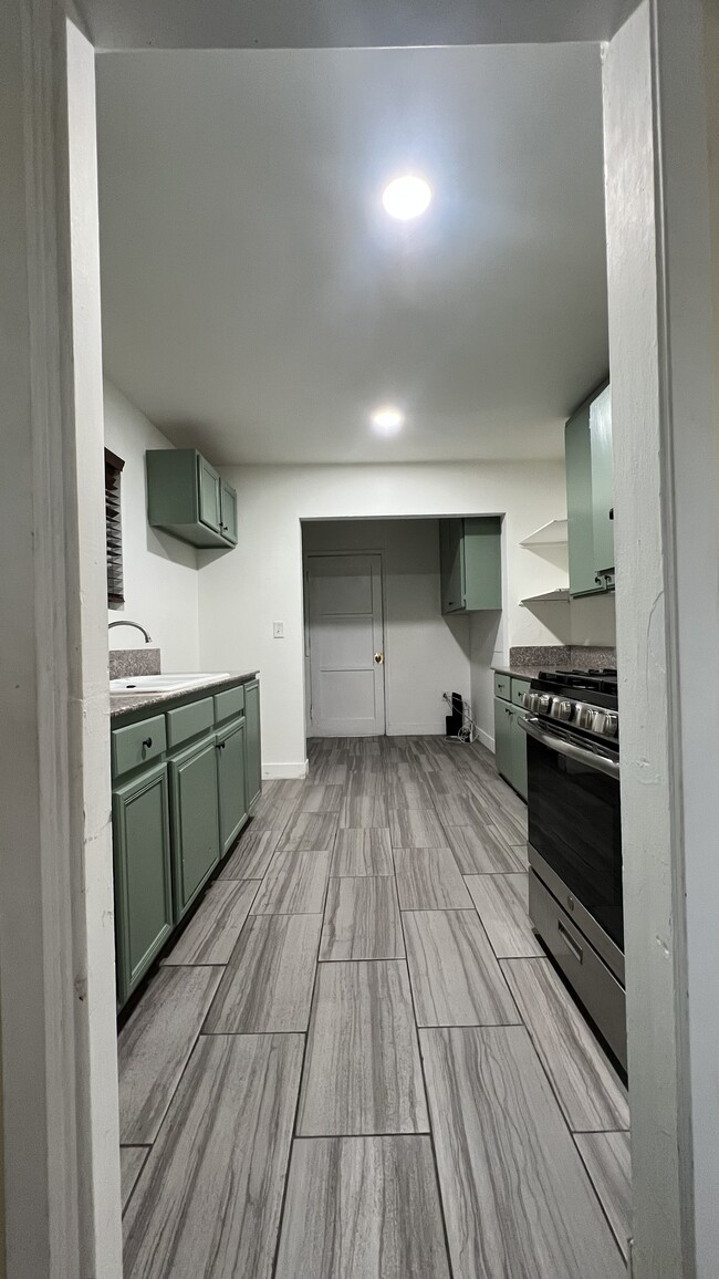 Building Photo - 8154 Potter Ave