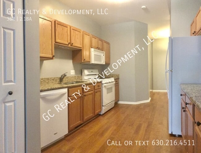 Building Photo - ***3 BDRM + LOFT / 2.5 BTHS / 2 CAR GARAGE...