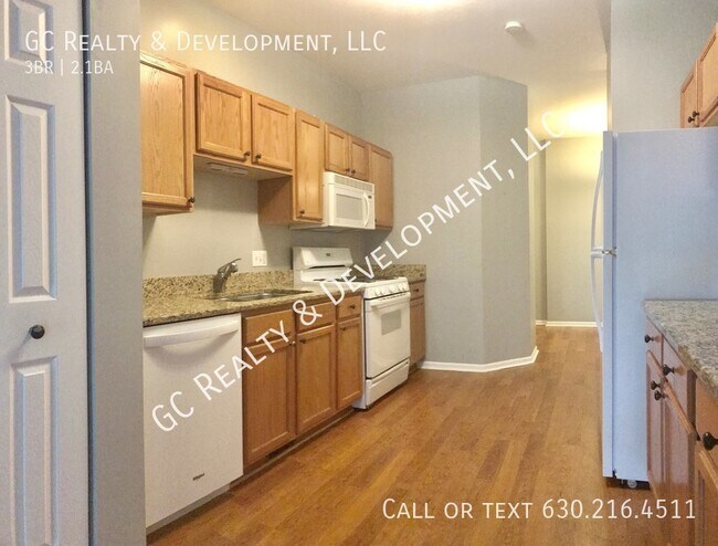 Foto del edificio - ***3 BDRM + LOFT / 2.5 BTHS / 2 CAR GARAGE...