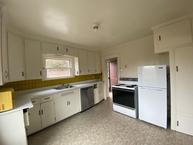 Foto del edificio - 8080 Valley Ford Rd