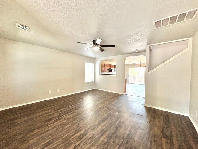 Foto del edificio - Amazing 4 Bedroom Home!