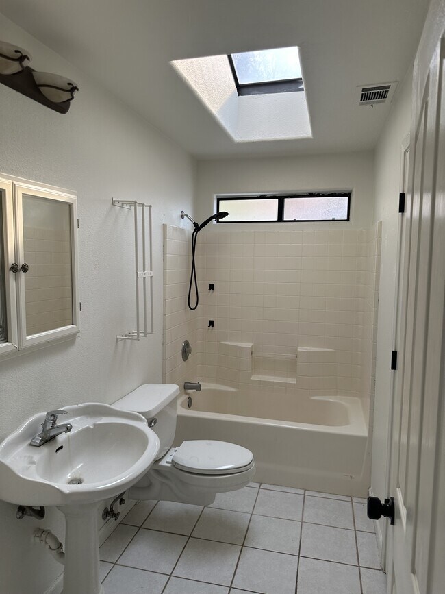 Foto del edificio - 29802 Yosemite Springs Pkwy