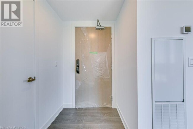 Building Photo - 370 Martha St