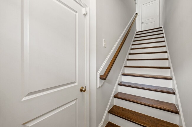 Building Photo - 1039 Commack Dr