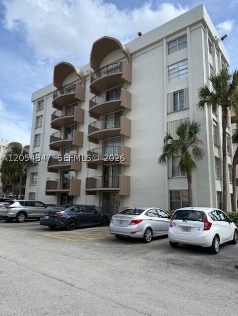 Building Photo - 9320 Fontainebleau Blvd