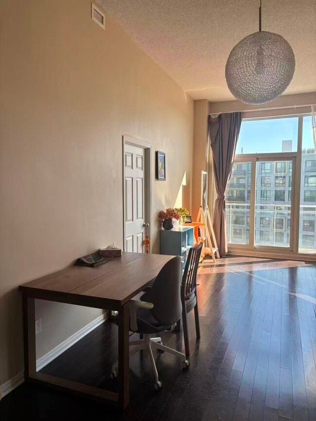 Building Photo - 4975 Rue Jean-Talon O