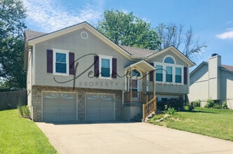 Building Photo - 308 NE Topaz Dr