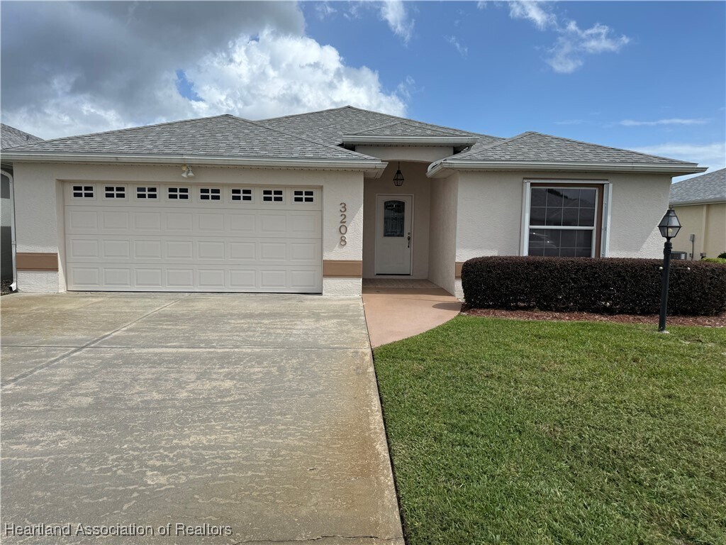 Foto principal - 3208 Pointe Ave