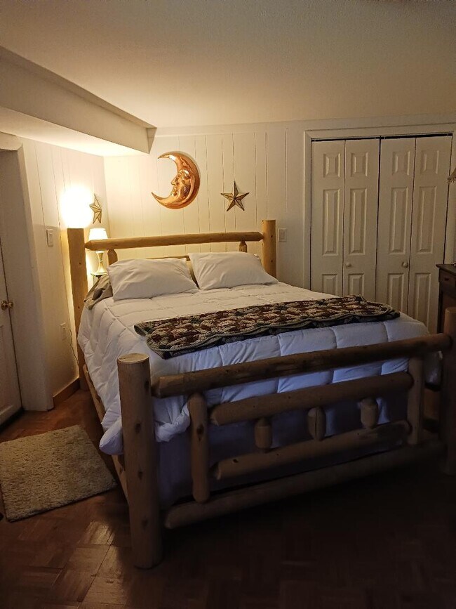 Foto del edificio - 451 Charlie Dr