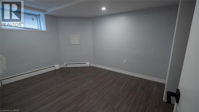 Photo du bâtiment - 2177 Lakeshore Rd.