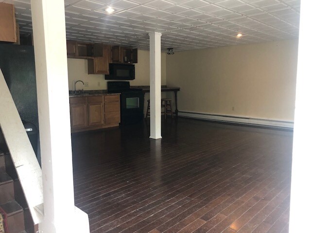 Building Photo - 381 Marlboro St