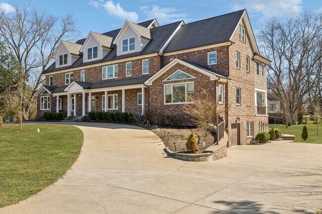 Foto del edificio - Luxury Home for Lease in Brentwood's Meado...